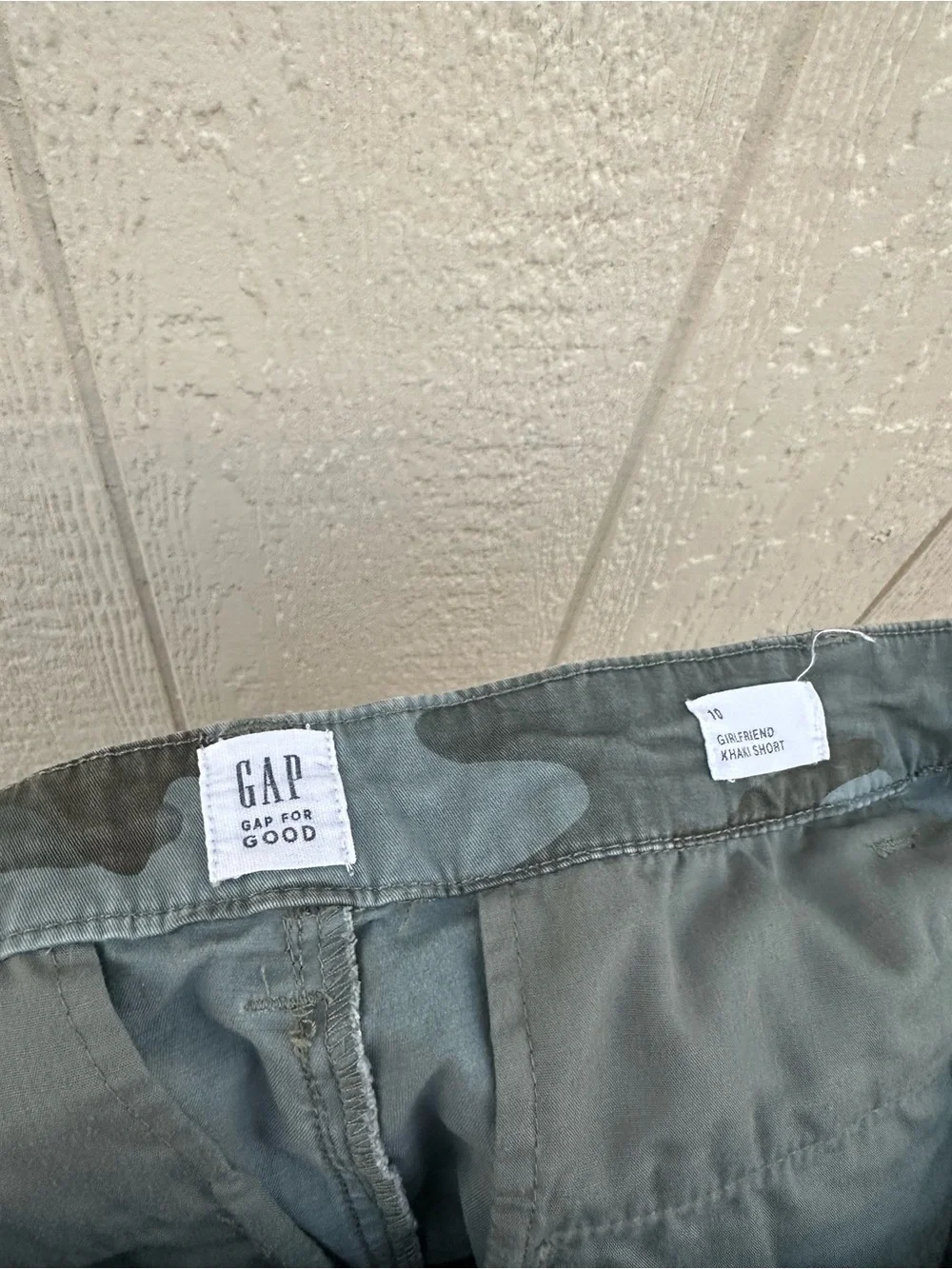 GAP Women's Green Camo Roll‑Cuff Utility Shorts